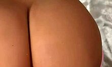 Perverso marido obcecado pela buceta apertada da boneca sexual da enteada