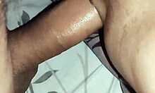 Красивая MILF жена занимается сексом по телефону с мужем