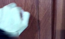 mi hermanastra me pide venirme en su cara