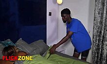 Yo, mi hermanastra y yo estamos vibra juntos! 😜