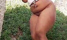 outdoor ebony pussy squirtin’, big lips, damn i’m wet!