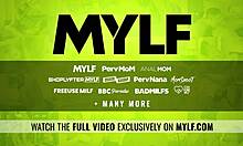 मैं प्रेमियों को पूल पर अधिकार सिखाती हूँ