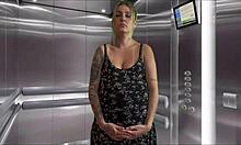 minha vizinha grávida gostosa fez um boquete dentro do elevador do nosso condomínio gozei nela todinha