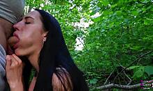 สาวผมดำดูดควยใหญ่จนน้ำแตกในป่า