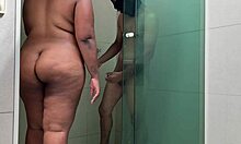 Novinho Me Pegou de Quatro no Banho