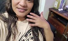 Gordinha Safada Shows Off Big Curves in Amateur Reality Scene