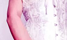 Mačeha anal kurba se masturba s pastorkom medtem ko mož dela