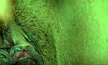 हैलोवीन पर पड़ोसी बिना बॉयफ्रेंड को पता चले आती है