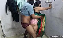 Desi aunty’s hot pussy in steamy Indian hardcore clip