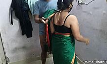 Desi aunty’s hot pussy in steamy Indian hardcore clip