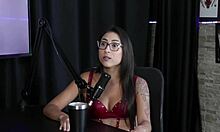 रियलिटी शो पर शीयर रेड लिंगरी में लुचियाना पिक्ची