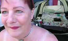 מילף קיווי זולה מזעזעת בתצוגה ציבורית חצופה בפארק חופשה