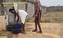 أنا أليس، زوجة شابة مختطفة من قبل أخ الزوج، أخيراً تستسلم لتركيب صدره الطبيعي الكبير المدهون