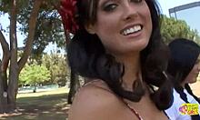 Barna Hajúak Hazafelé Tartanak Találkozás Után