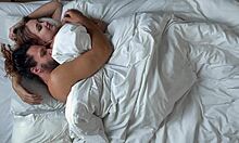 Sabah çoraplarla yatakta başlıyor