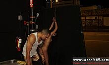 娇小纹身Gina束缚支配猛男