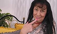 Wow, BBW Lilian med håret moden krop onanerer er hed! 🔥