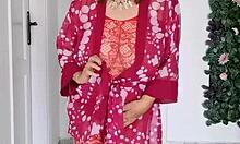 Королева комбинезонов, пышная бабуля MariaOld показывает волосатую пизду крупно