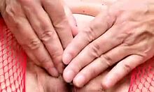 Королева комбинезонов, пышная бабуля MariaOld показывает волосатую пизду крупно