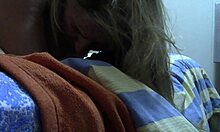 Γυναίκα κάνει βρώμικο σεξ στο τηλέφωνο