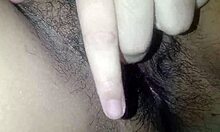 minha bucetinha apertada quer pau peludo dentro dela