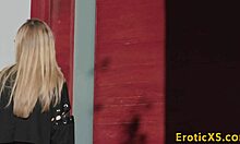 blonde hottie gets her pussy rubbed in high definition