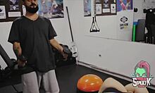 แทนที่จะยกน้ำหนัก ฉันจบด้วยการขี่มาริโอแรงในเซสชั่นออกกำลังกายหยาบๆ