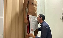 na hora do tesao rasguei a roupa do passivo