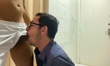 na hora do tesao rasguei a roupa do passivo