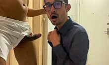 na hora do tesao rasguei a roupa do passivo