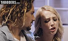 Naivna devojka moli za duboko rastezanje pičke.