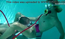 שפיכה מתפוצצת בכל מקום בבריכה ממציצות הפראיות של קרוז!