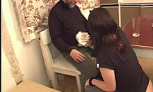 Hogy csábítja öreg Pavel Terrier ilyen könnyen tini 18+ Ashley Sweettet?