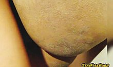 Prosí ho, aby nepřestal jebat ji do prdele v doggy