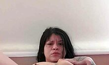 me toco mientras te veo papi