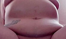 me toco mientras te veo papi