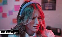 Puoi crederci a questa tresca segreta in ufficio con un agente di sicurezza sporcaccione?