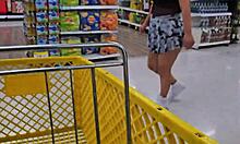 Hotwife Venezuelana Mostra Bunda Grande no Supermercado de Medellín