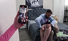 omg, fristelsen slår hardt for å smake stedatterens forbudte frukt i gruppeaction! 😈