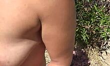 Извращённая волосатая любительница милф писает и трахается на улице с незнакомцем