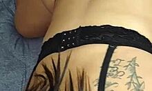 La mia matrigna sexy mostra il suo corpo caldo ogni giorno