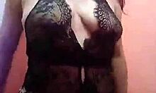 Aurora Estelar se exhibe sola en su baño