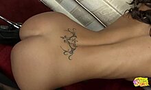 girlfriend licks wet cunt 😍