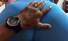 Секретно снимаю огромную жопу моей падчерицы в облегающих леггинсах перед тренировкой