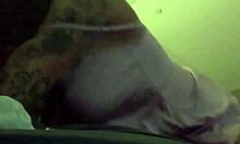 MILF ในชุดชั้นในผ้าสาตินสีชมพู ออรแกซึมด้วยดิลโดและของเล่น