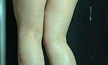 Студентки намыливаются в горячем душе с большими прыгающими сиськами