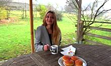 Elle aime aller au charbon, cette coquine Jessie est chaude! 🔥