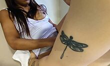 Подруга моего лучшего друга позволила потрогать ее в мини-юбке, черт, я кончил сильно! 😍