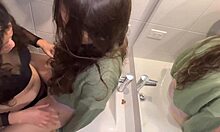 Descubro A La Amante De Mi Marido En Mi Armario Ahora Tambi�n Me La Follo