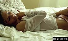 watch this pretty teen 18+ fingering her tight pussy 😍